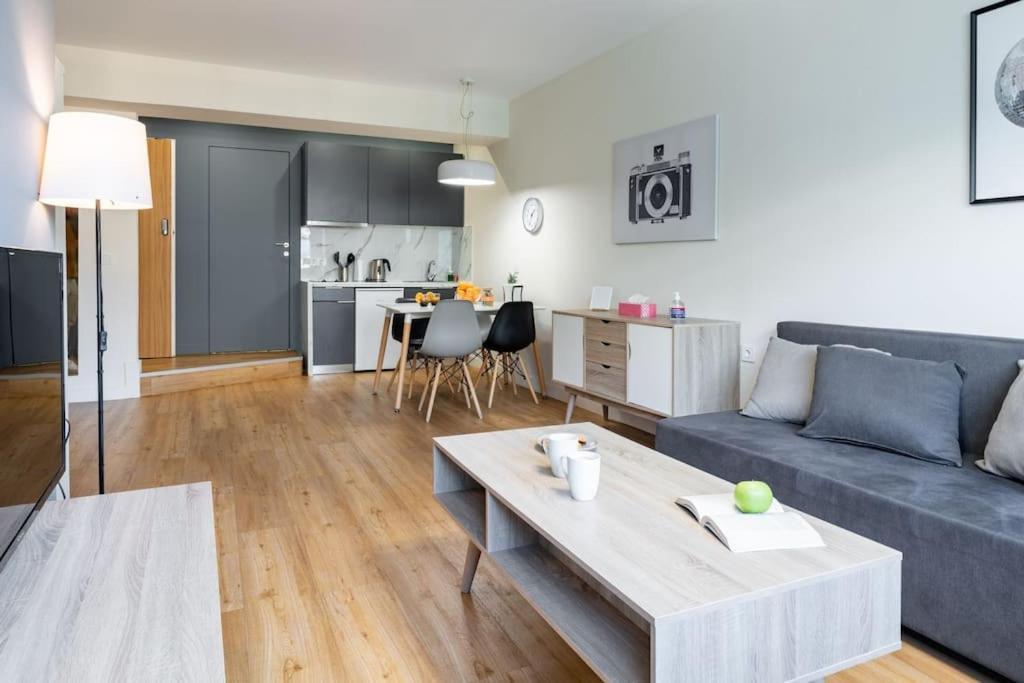 Large Comfy, Modern Studio 5 Min To Acropolis Atenas Exterior foto